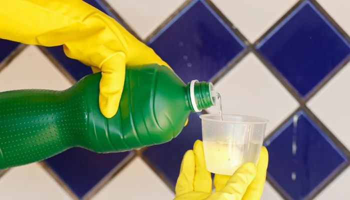 Foto: Walterson Rosa/CFQ Vai limpar a casa? Nunca misture água sanitária e álcool; professores explicam por quê